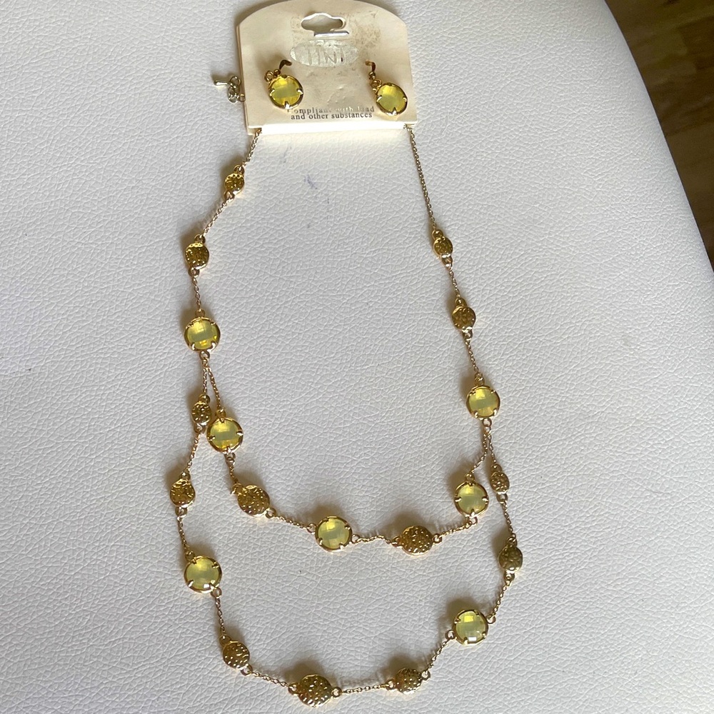 🎈3/$20 NWT Tint gold necklace and earrings set